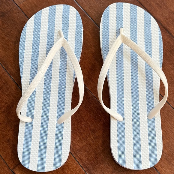 NWOT Gap Women's Blue & White Stripe Printed Flip Flop Sandals, size 9-10 - Picture 4 of 8